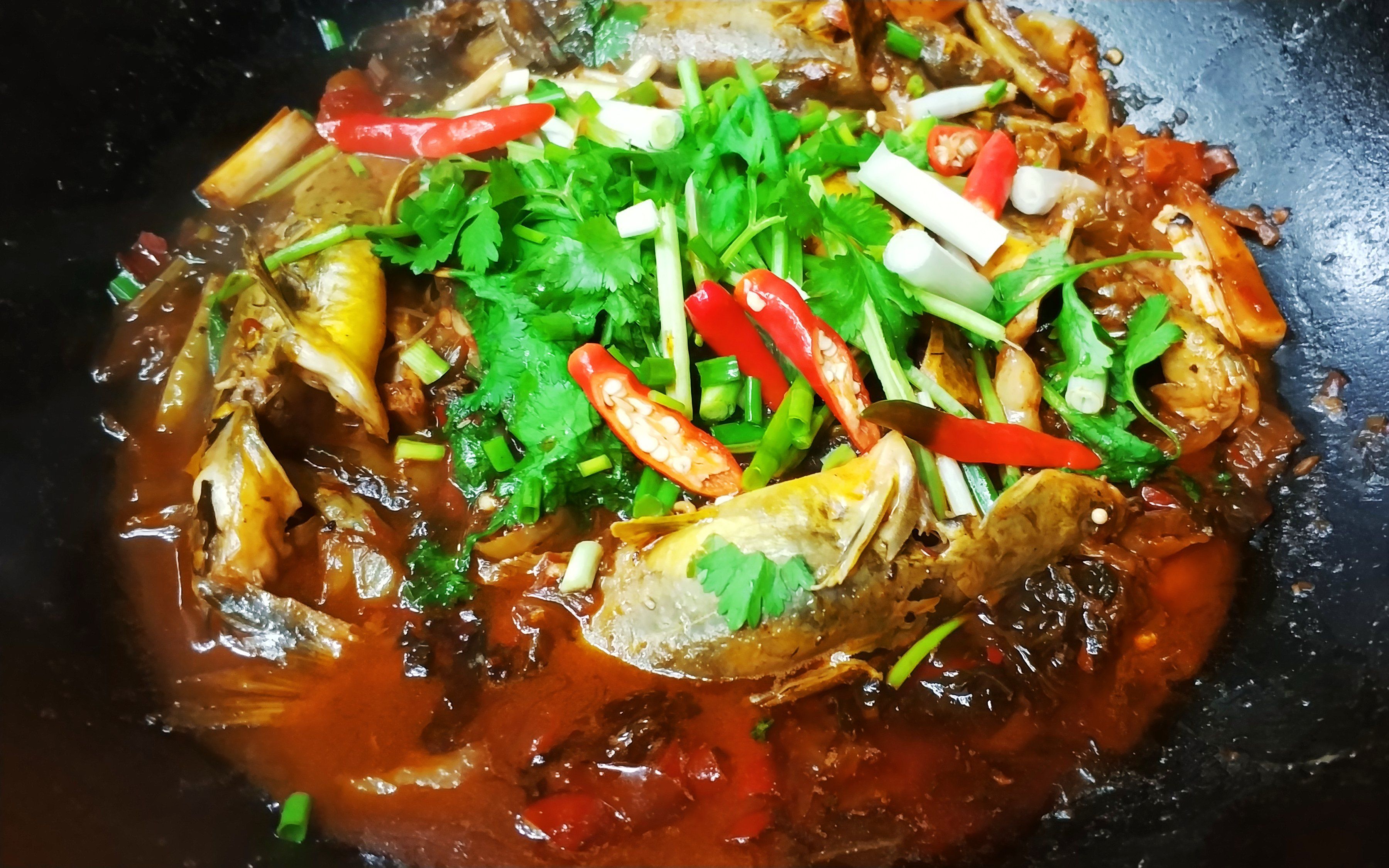 小伙在农村做的麻辣黄辣丁,香辣可口,一人吃10条还不够