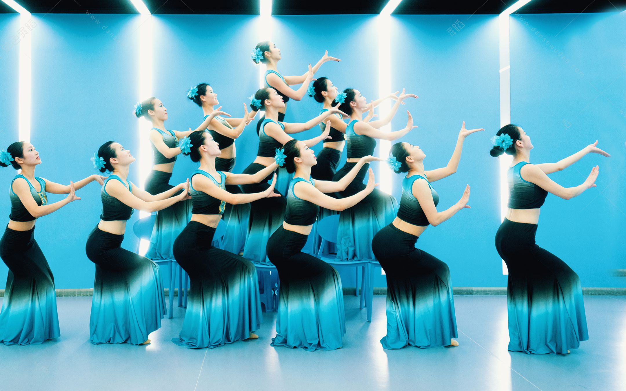 单色舞蹈武汉中南馆208期中国舞一阶教练班学员作品学舞蹈加微心