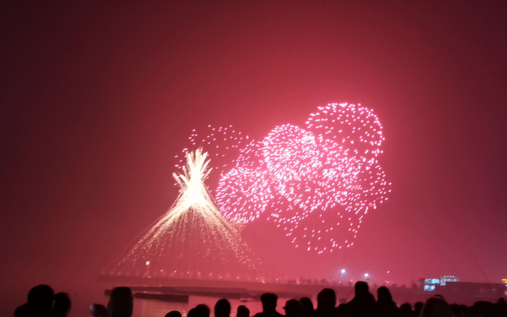 青岛海军公园烟花秀