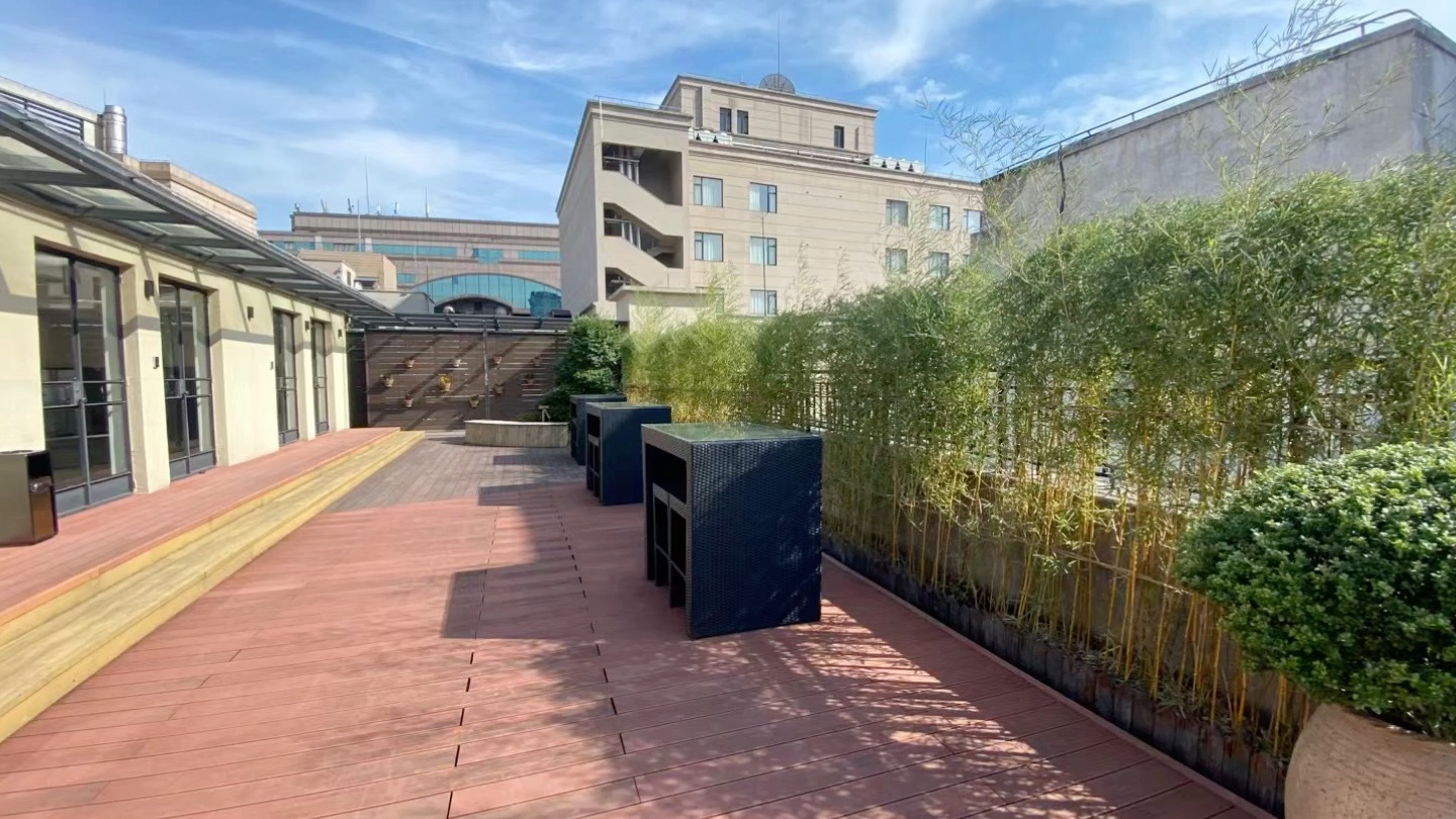 又是带露台的办公室来了,欢迎来盘