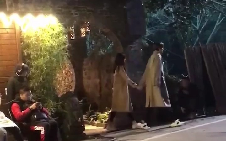 [图]淑女飘飘拳 片场 ~~毕社长和女主牵手了呜呜