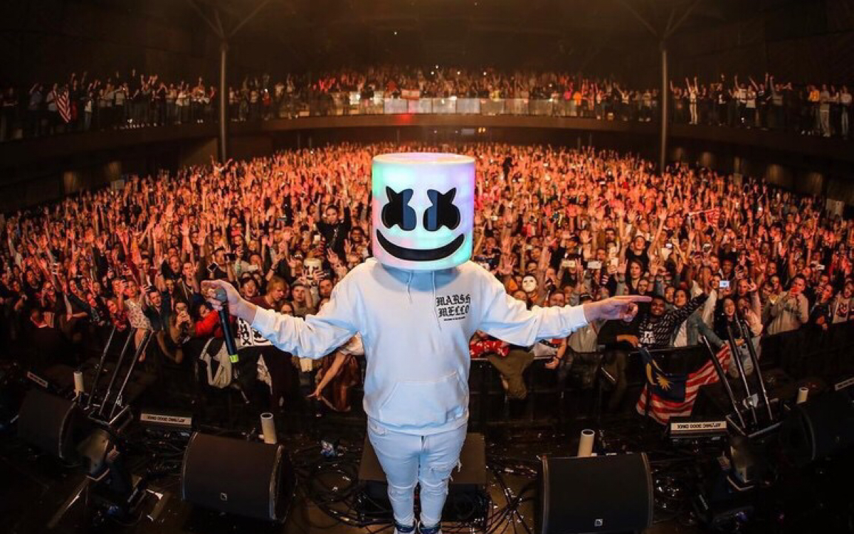 marshmello最近的日常诶(图片from qq音乐)