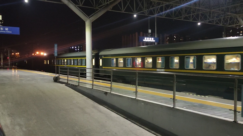 宜昌东站晚上图片图片