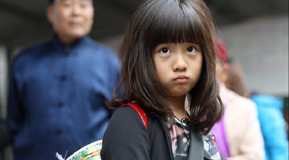 话剧演员赵焌妍,近日微博分享九宫格,完全被黄氏姐妹吸引目光!