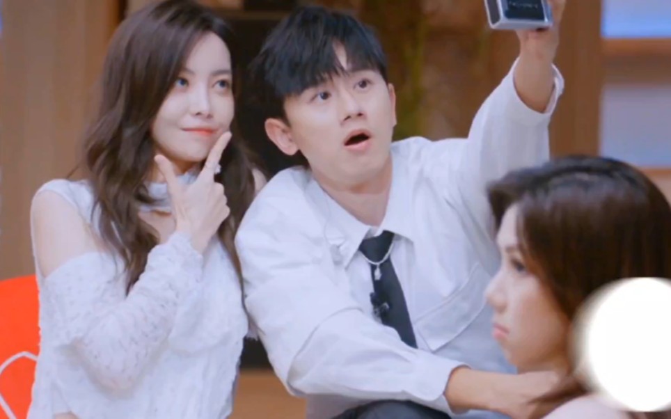 张杰x于文文 两个人一起合照拍立得啦 好娇的鱼翁翁啊