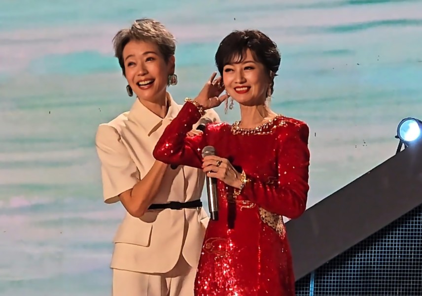 赵雅芝&叶童甜蜜互动同框cp磕糖撒狗粮2024.7.