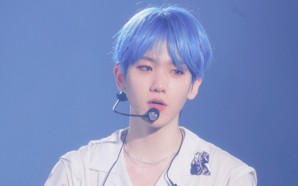 很喜欢蓝发边伯贤