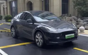 Descargar video: 22款特斯拉Model y，9千公里，送沪牌