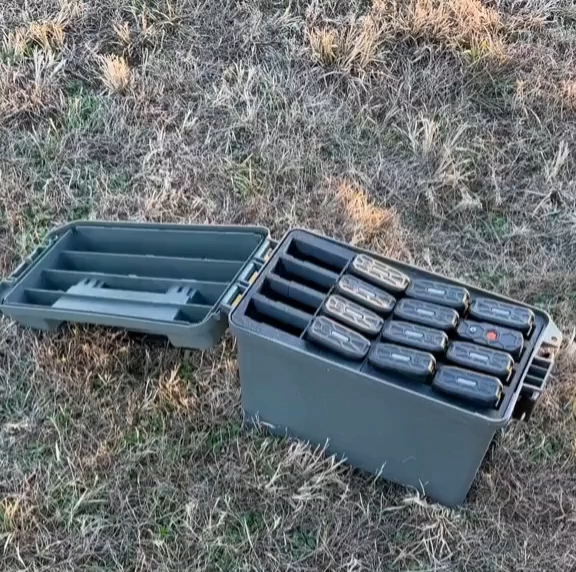 这个箱子可以装16个弹匣