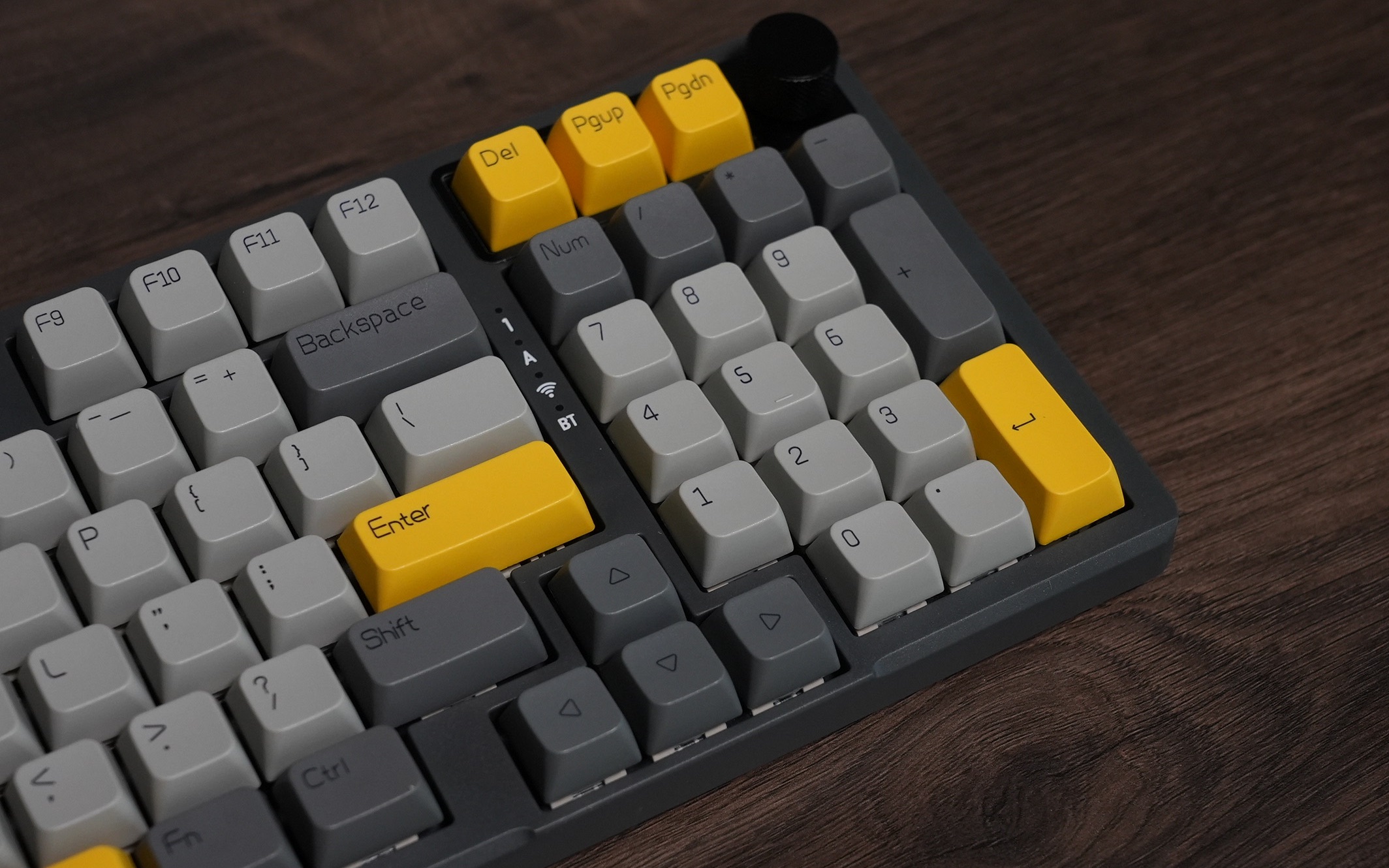 搭载凯华冰淇淋轴体的高性价比机械键盘—黑爵ak966_哔哩哔哩_bili