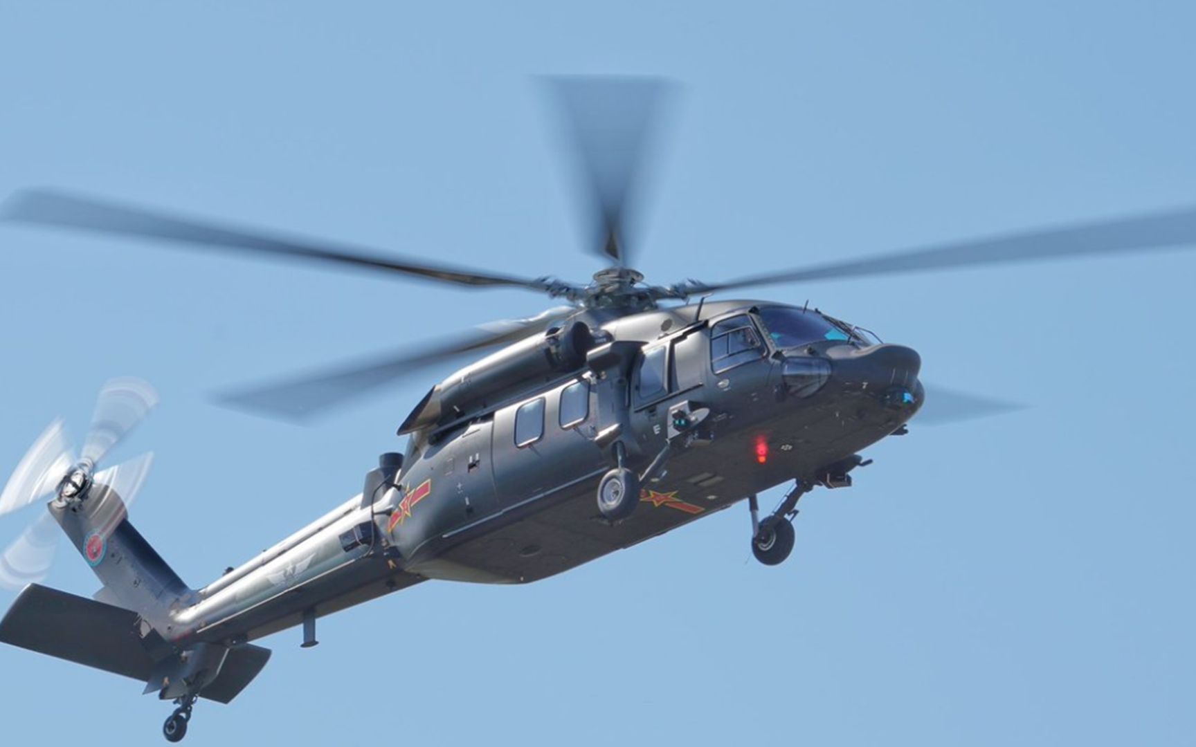 火力凶猛,直20将常设舱门机枪手,一分钟可发射数百发子弹