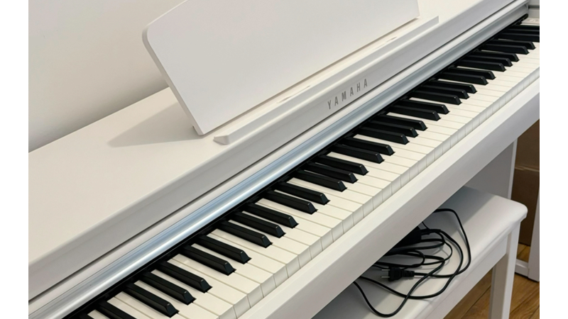 电钢琴雅马哈clp725,9成新以上,带雅马哈琴凳,琴的外观功能完好,琴没