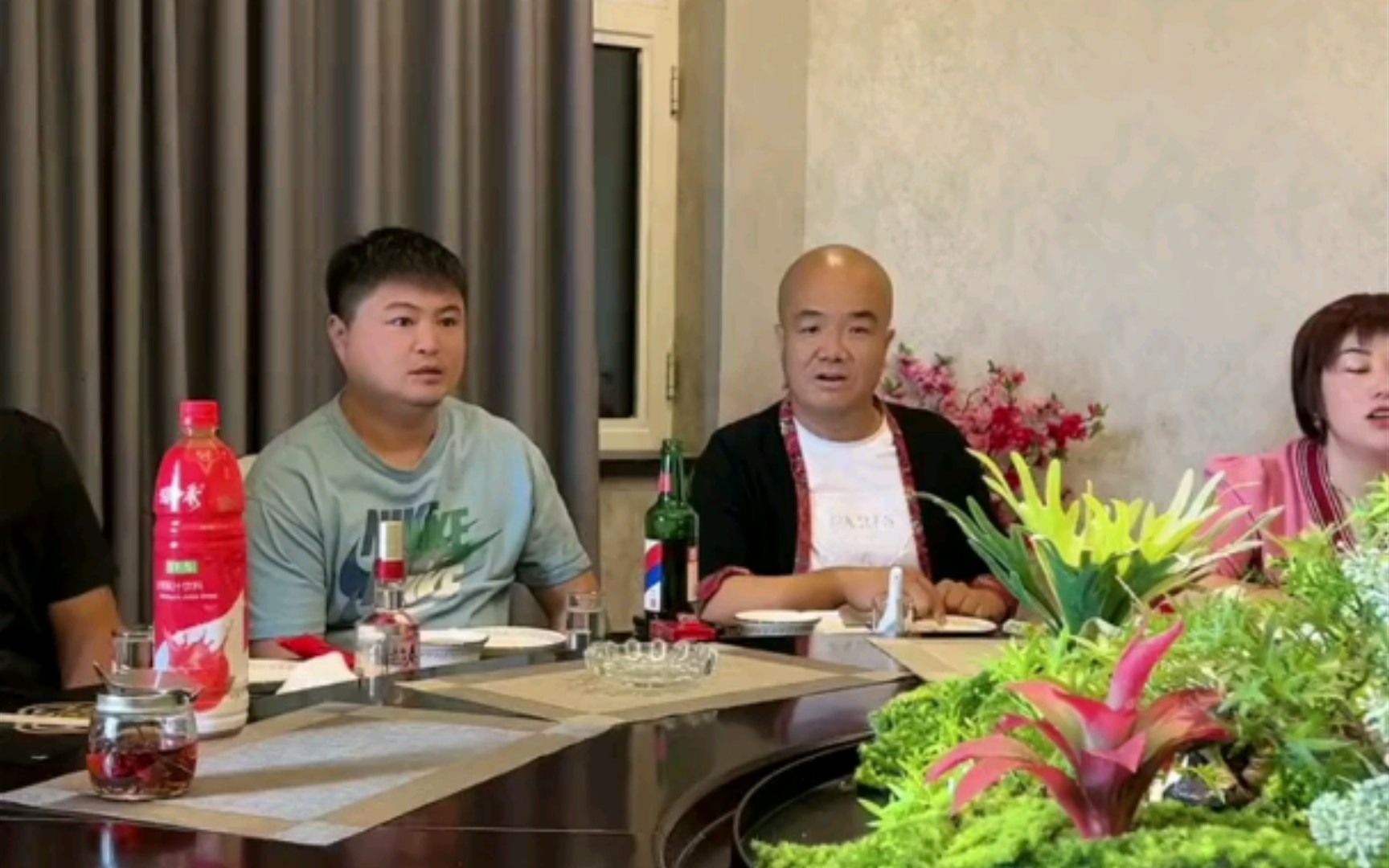 丽丽和他的爱妻刀哥和李红