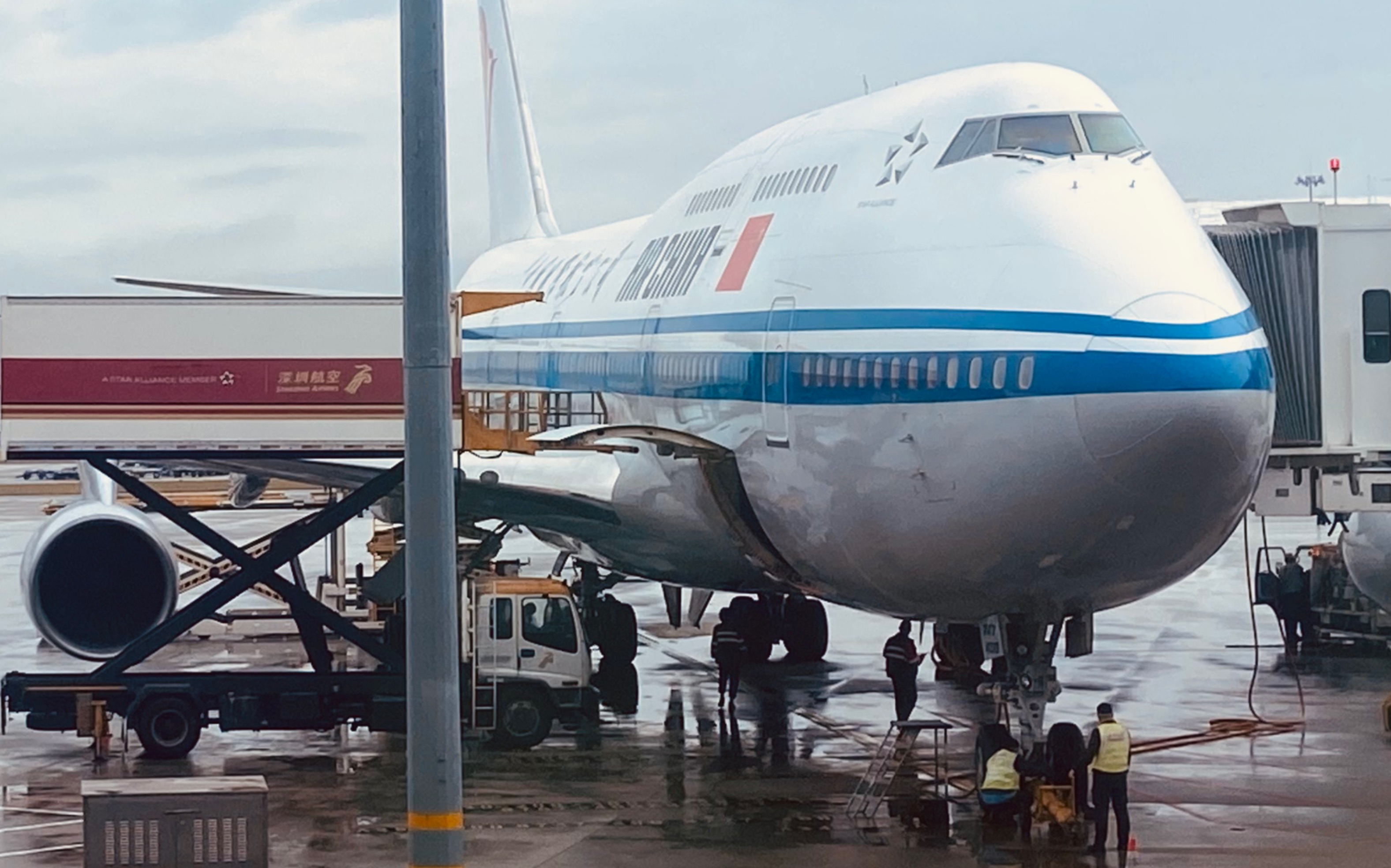国航波音747机场图片