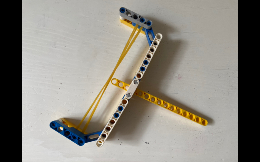 只用24个零件 2条皮筋就能做成大威力乐高弓箭?含教程!