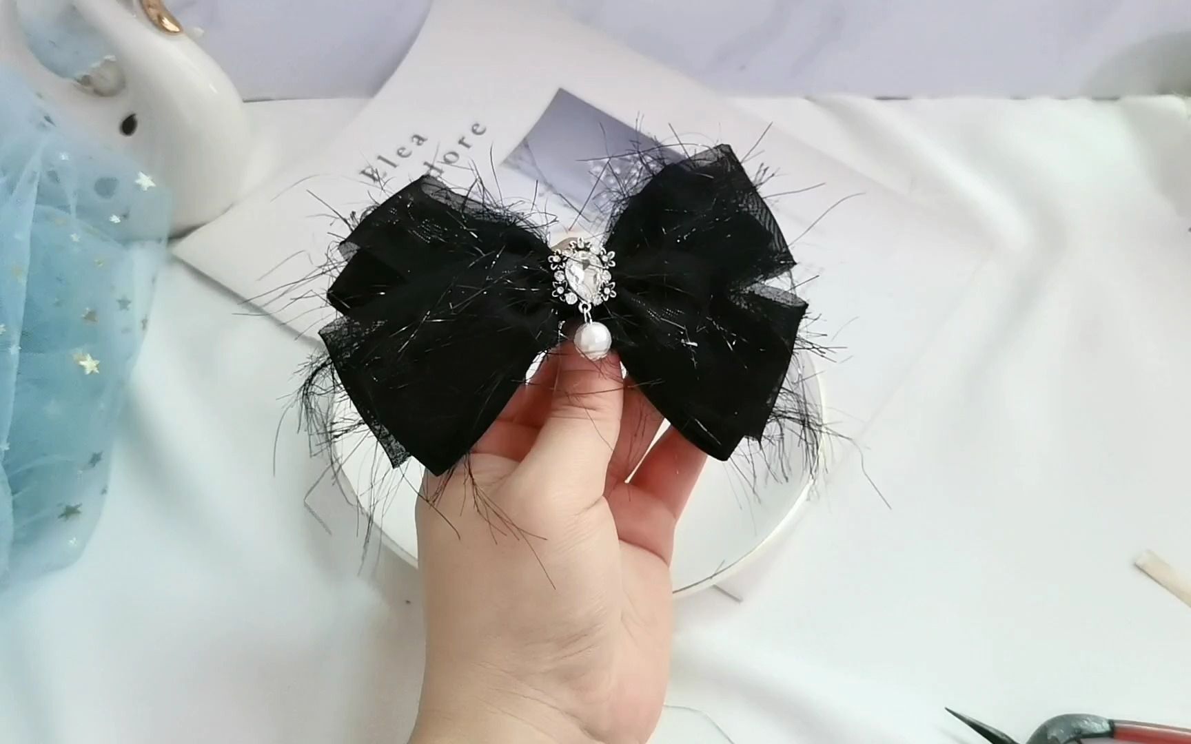 羽毛感长须布艺丝带哑光带款黑色小蝴蝶结教