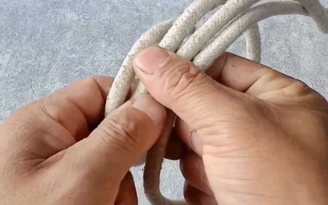 前1面发了一个#传统马笼头#的制作全过程,很多人私信我说很看不懂