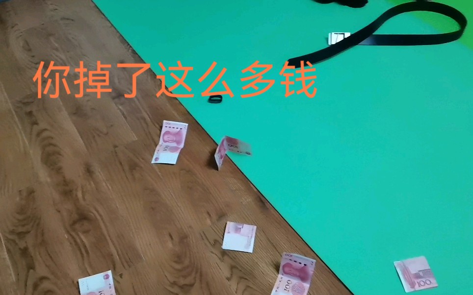 活动作品推开房门睡觉房间出现好多钱怎么回事