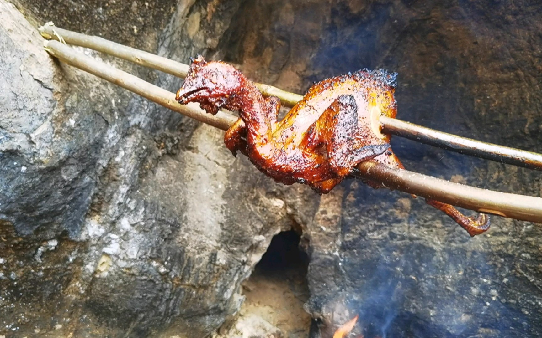 户外纯手工碳烤鸡