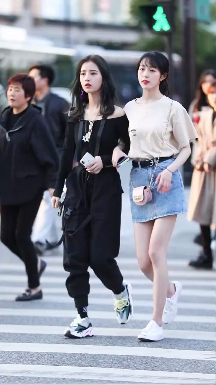 是可爱的水冰月呀湖南闺蜜团的另外两位妹子心阳光下走过真的美呆了我