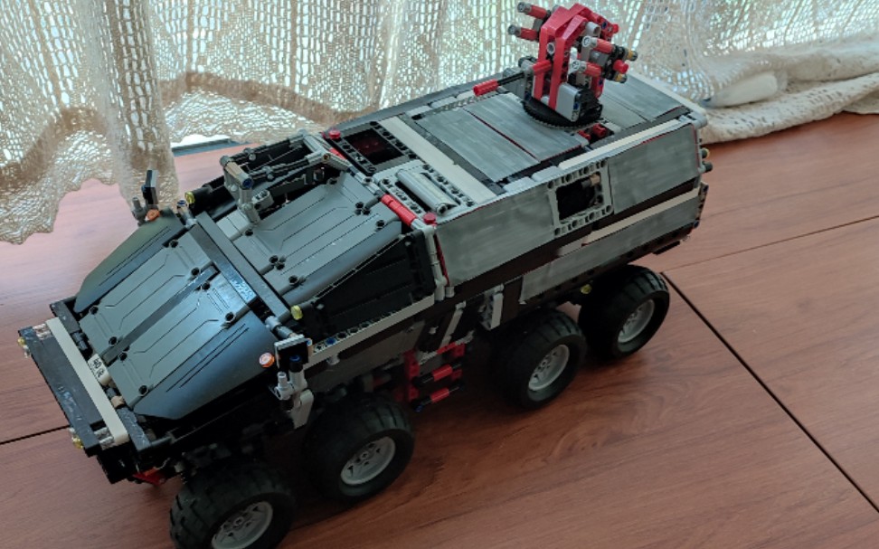 乐高流浪地球风格八轮运兵车