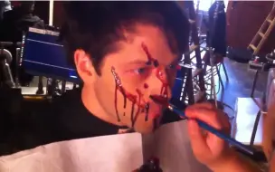 Скачать видео: 【Misha Collins】Misha gets his make up for the day！