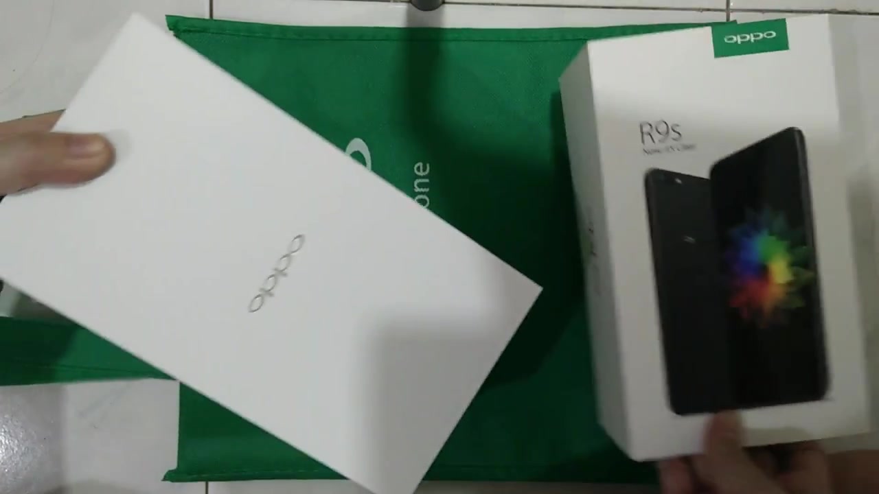 屌炸天【限量版】黑色OPPO R9s 开箱!!(720p)