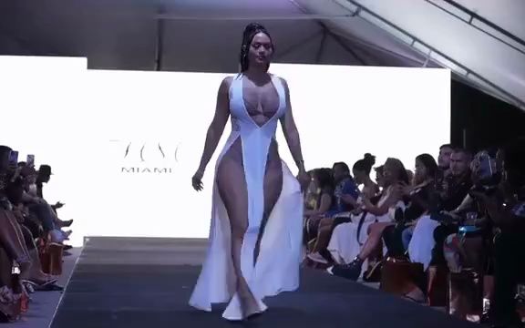 Fashion show | 欧美超模HOT MIAMI T台走秀 展现完美身材 炸翻全场 #欧美超模 #时装秀2023时装周性感超模 #完美腰臀比哔哩哔哩bilibili