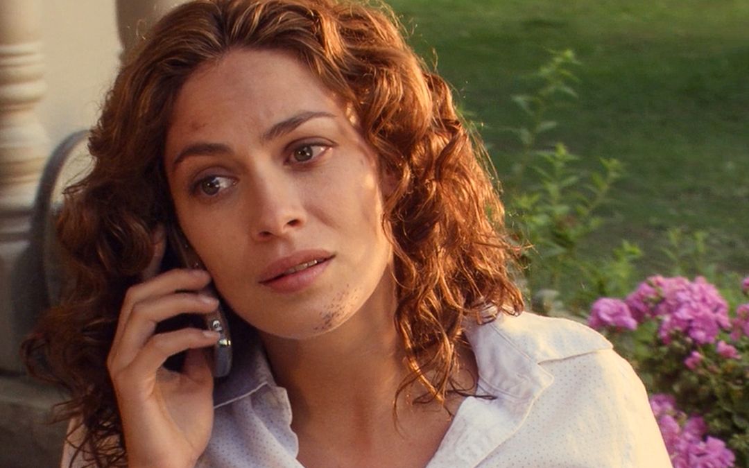 女人用发梳轻轻一挥,男人就给自己洗汽油澡,美剧《十三号仓库》_哔哩