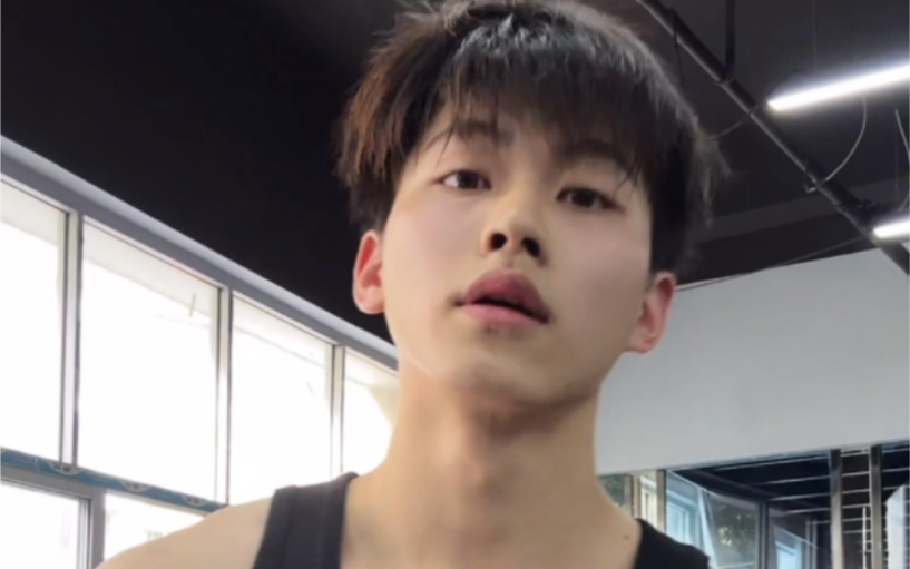 【程逸】5.3浅录-上班拿铁,下班撸铁,人生只能趁热打铁!