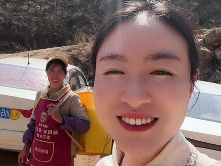 【纵有万般不舍仍需返程】 后备箱装满了家乡味，装不完家人的牵挂，办公室谋得了三餐烟火，谋不得家人在侧，愿此去一程山水，明月作陪，策马扬