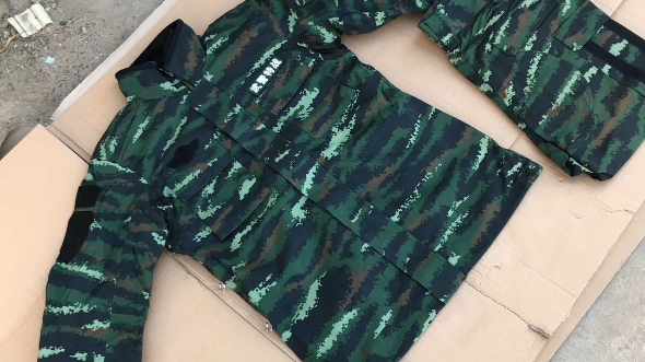 13武警冬特战服,虎斑迷彩,穿起来很帅气!