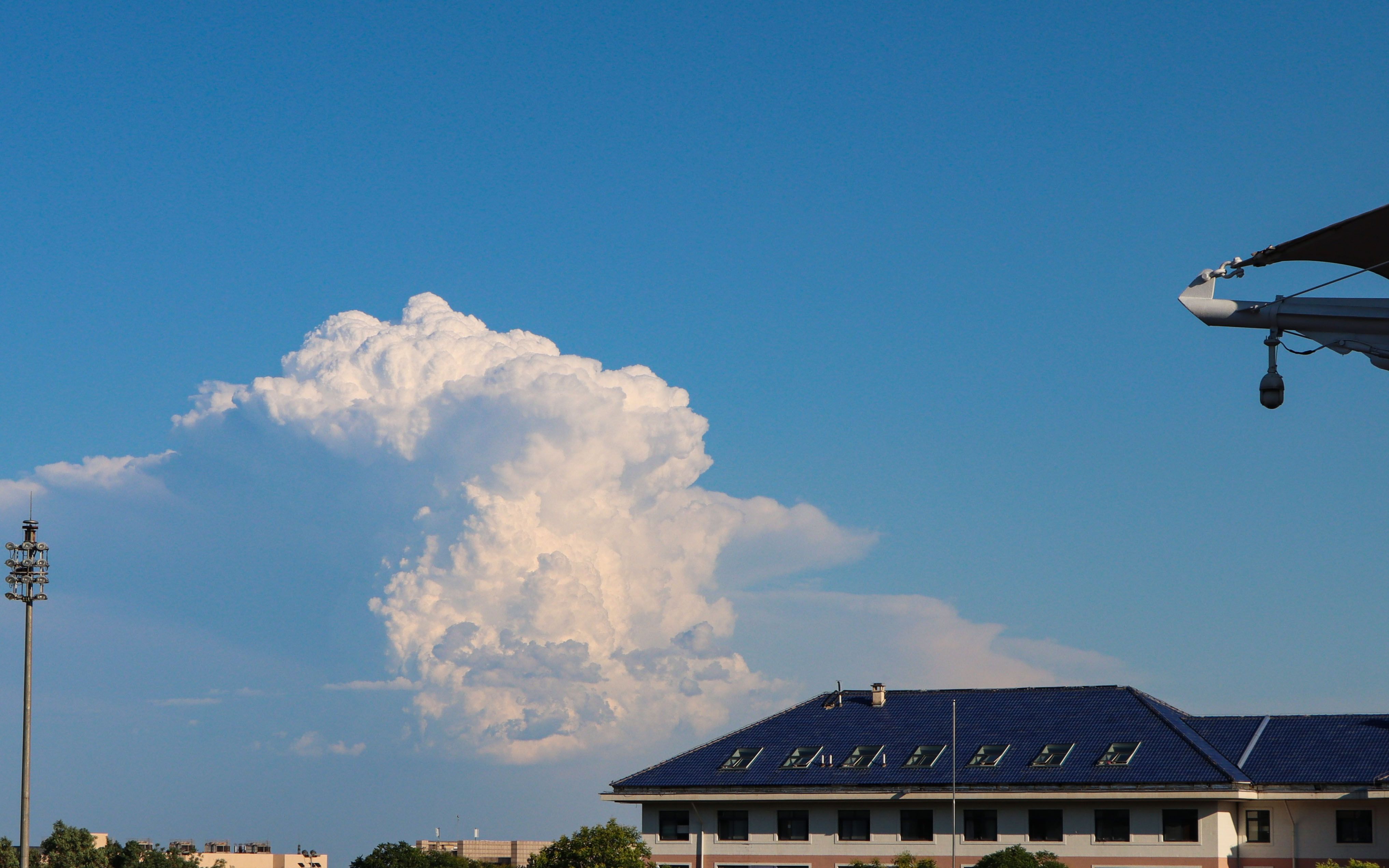 路过北京的单体雷暴云