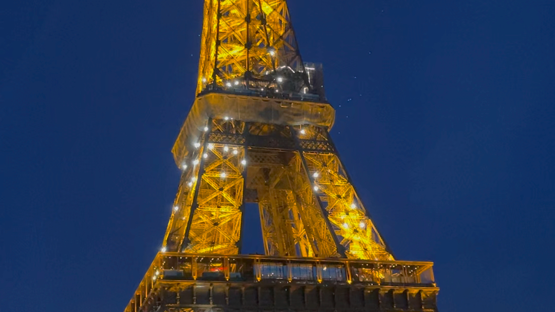 闪耀的巴黎铁塔