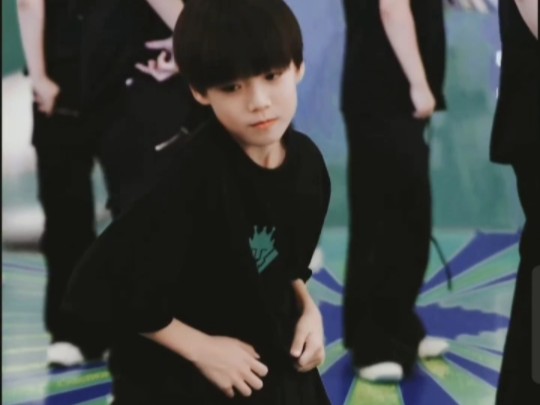 tf家族五代实训生朱映宸《focus》正面直拍 cr:vb年年祈冬眠