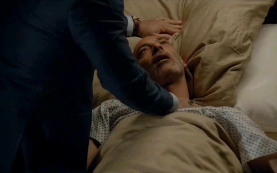 老大叔被枕头活活捂死