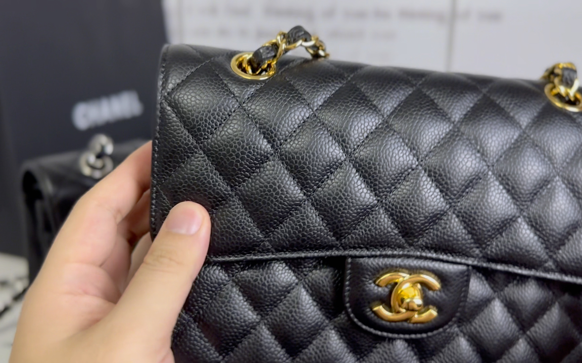 两种牛皮包包鉴定讲解香奈儿cf的鱼子酱是haas皮和incas皮是有两种皮