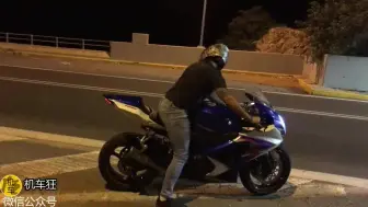 Descargar video: GSXR 1000 残酷的声音 轰炸整个隧道