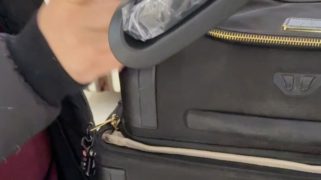 郑州市tumi拉杆箱维修点就在曼哈顿a区1208