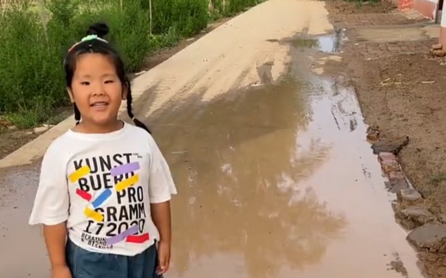 [图]果冻掉水里了