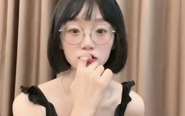 劲爆~清纯反差眼镜学妹