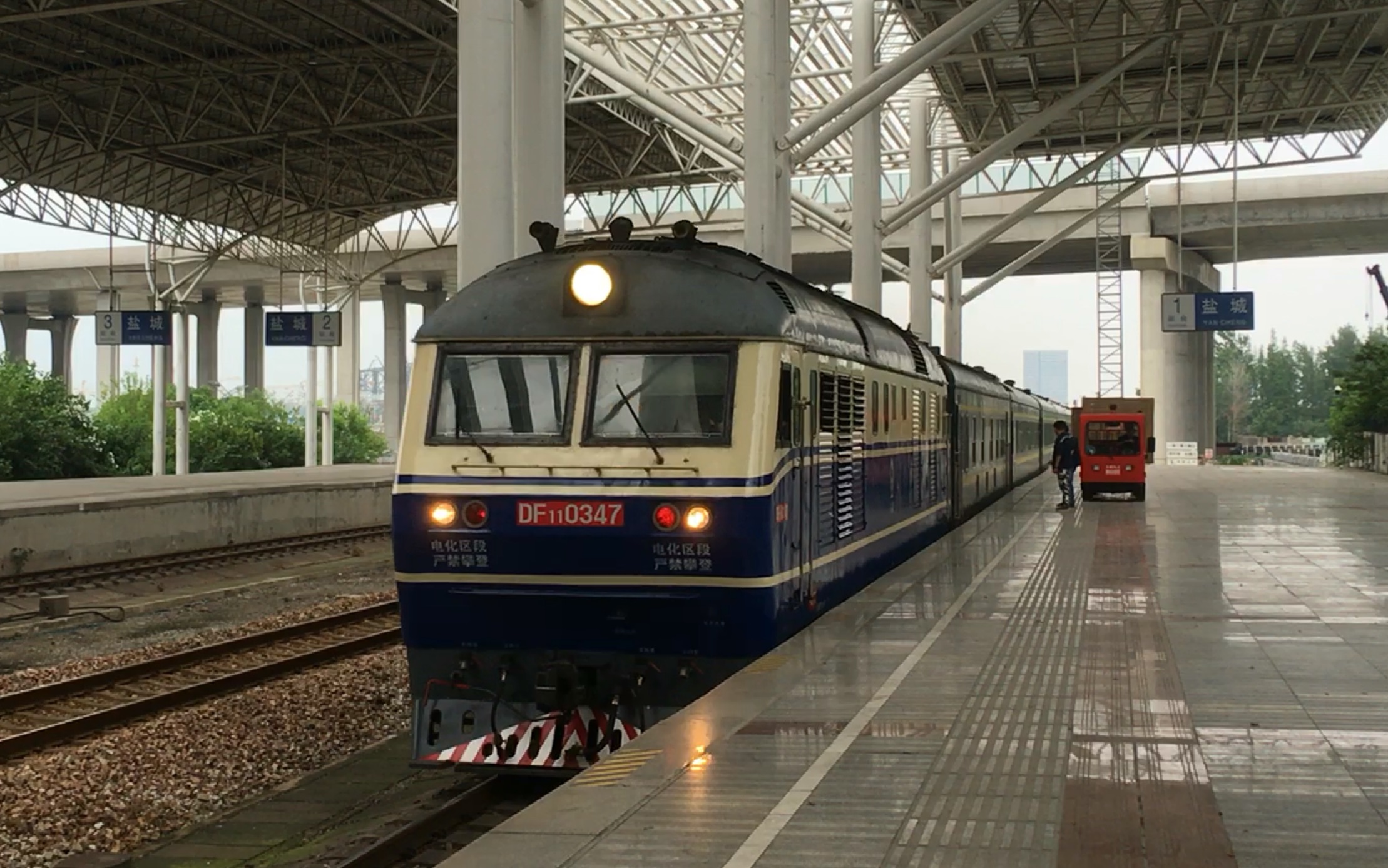 【m出品】k564次列车驶入盐城站一站台