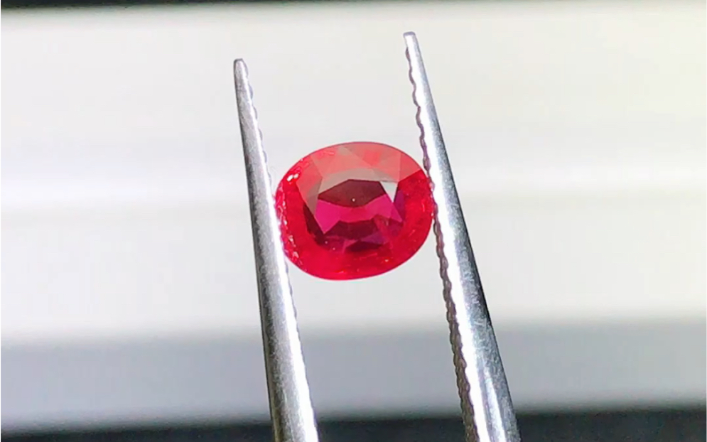 0.77ct 缅甸红宝石颜色纯正饱满 晶体干净 小精品!