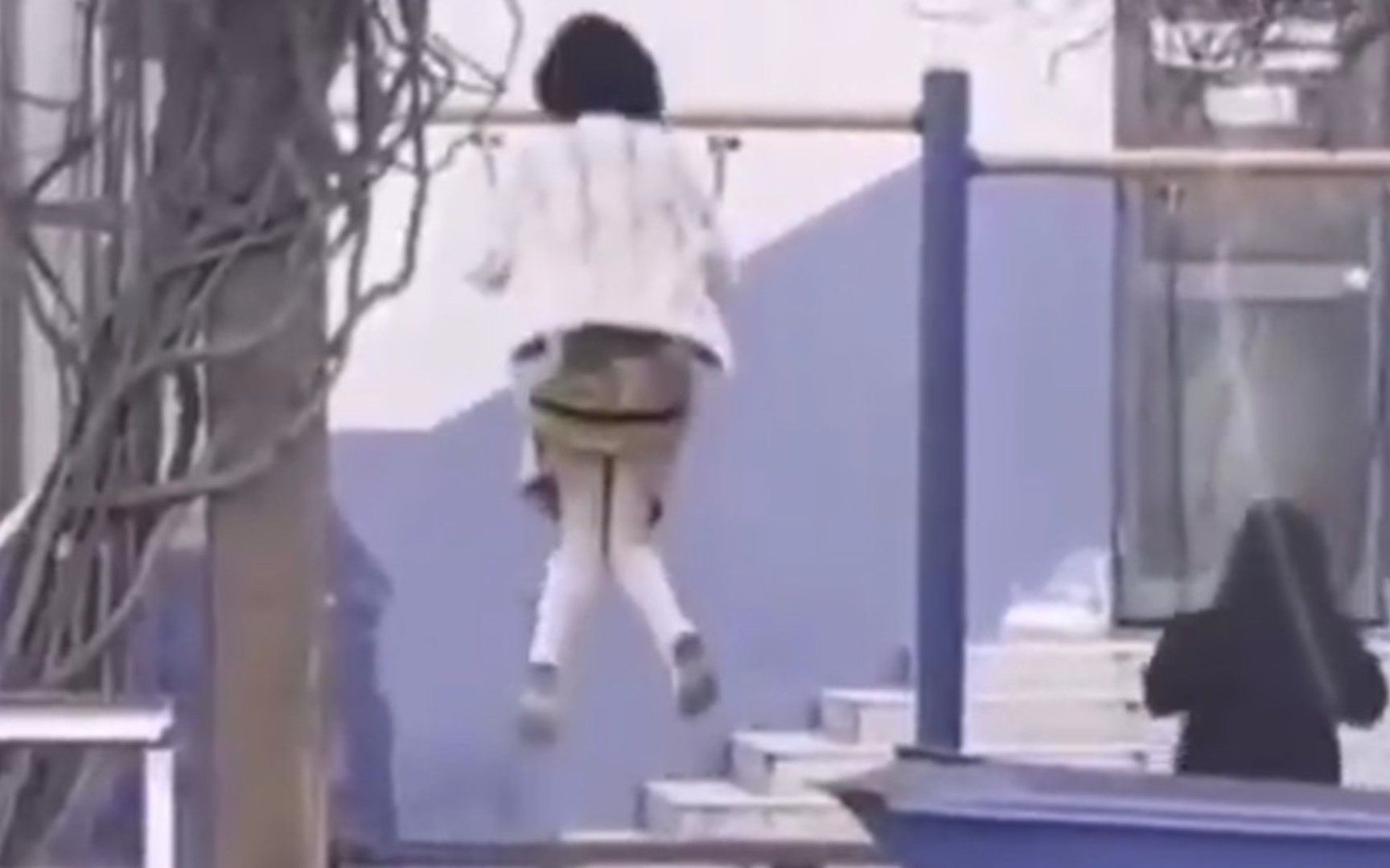 “看似活着，但已经社死了！！”