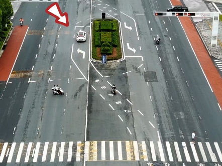 左转专用道,你们那个地方有这样的专用道吗 #左转专用道 #红绿灯路口