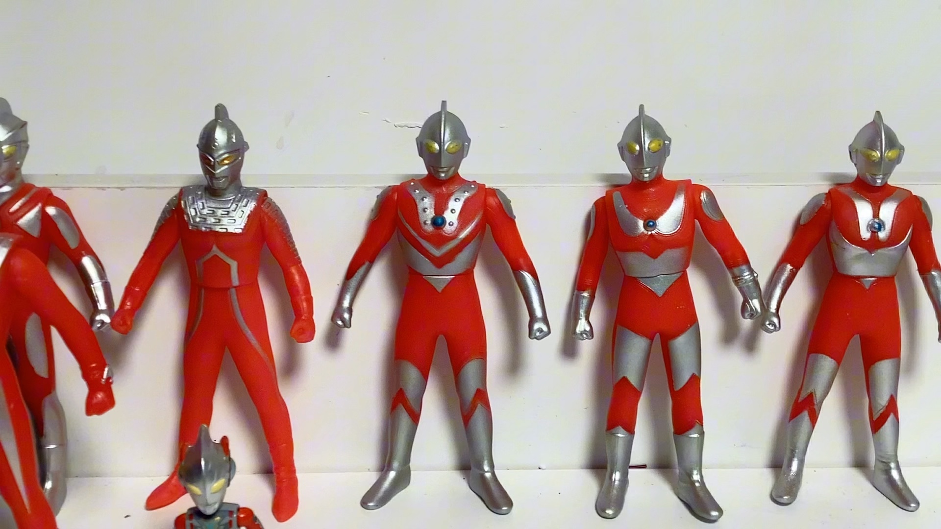 国产盗版软胶奥特六兄弟