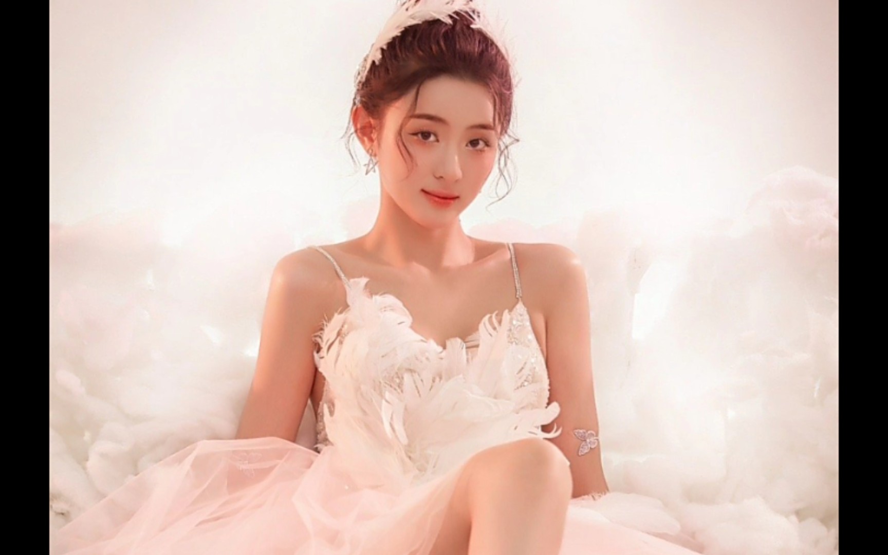 周允儿:吊带连衣裙,置身在棉花里宛如仙女水嫩诱人