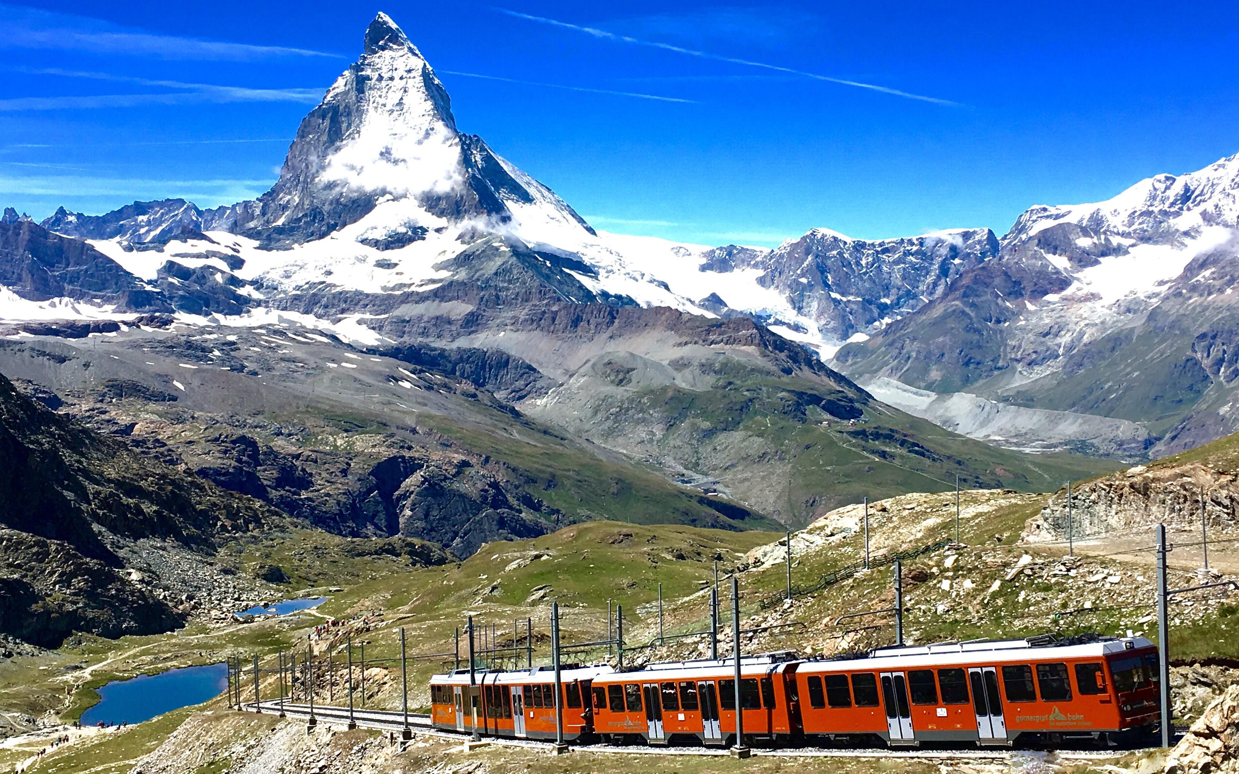 在采尔马特小镇乘坐观景火车到达马特峰雪山观景台
