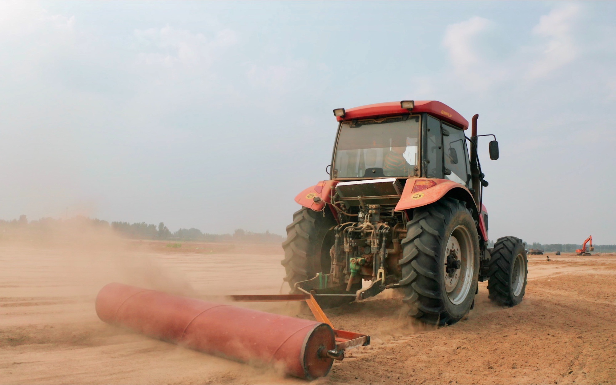 滹沱河生态修复|农机工程机械齐上阵,河道修整与绿化带建设