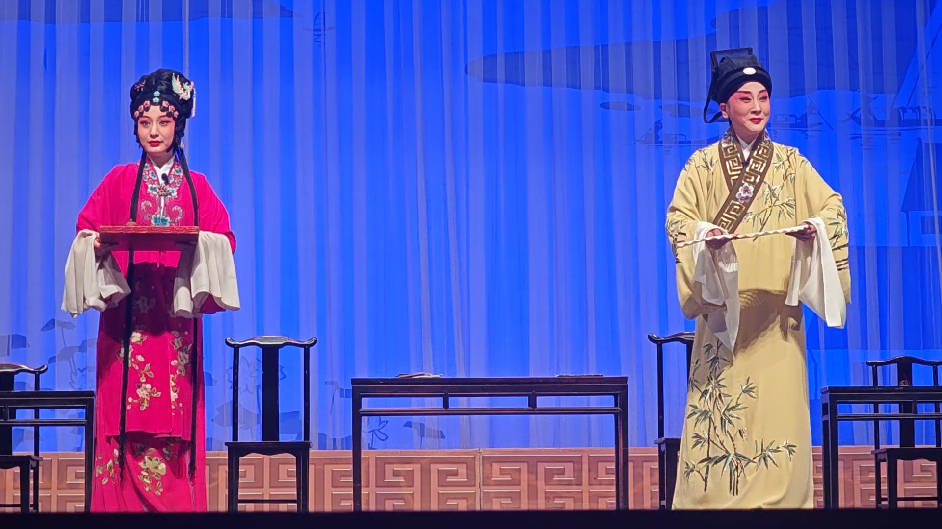 评剧新派:重磅推出 宋雨桐 与著名评剧表演艺术家张俊玲搭档表演